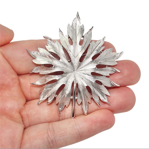 Vintage Crown Trifari Leaf Brooch Textured Silver Rhodium Plated Large Realistic - Picture 2 of 5
